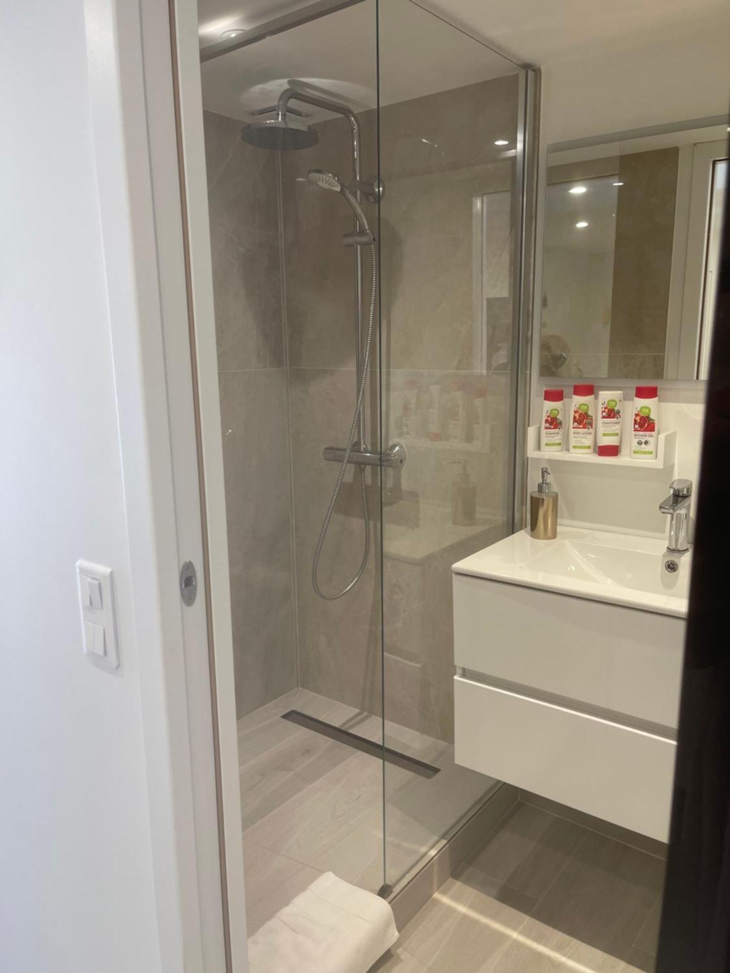 Grand Studio Neuf A 50 M Du Port Saint-Tropez Luaran gambar