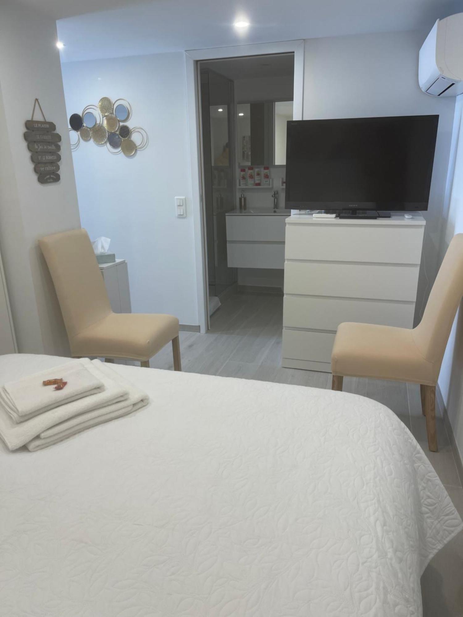 Grand Studio Neuf A 50 M Du Port Saint-Tropez Luaran gambar